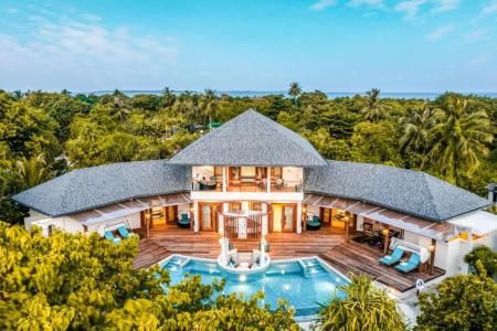 Grand Beach Residence with Pool